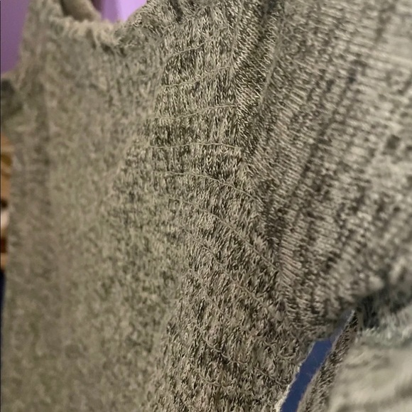 Long Sleeve Crop Top - Picture 6 of 6